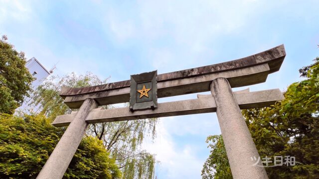 晴明神社一の鳥居、扁額は星マーク