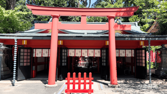 日枝神社の末社の入口です。